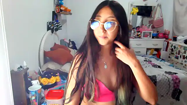 Snapshot of Nanylux chatting on 11.24.25 Nanylux online show from 11.24.25