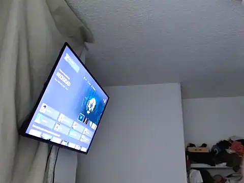 Snapshot of Nanylux chatting on 11.29.25 Nanylux online show from 11.29.25