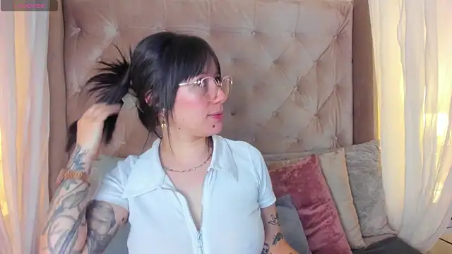 Annie Petters online show from 05.07.26