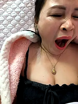 Snapshot of dis_princess chatting on 12.04.25 dis princess online show from 12.04.25