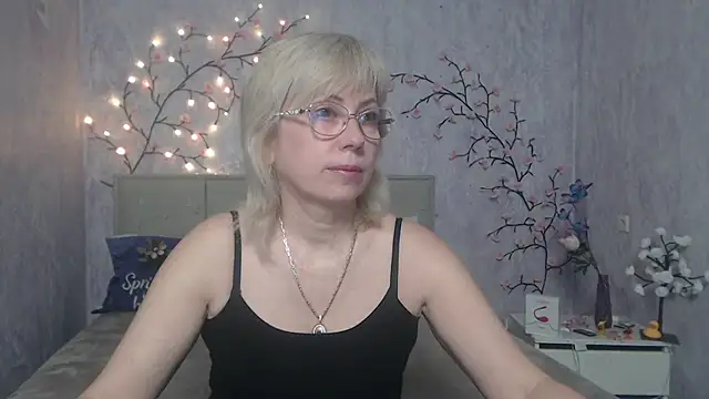 Snapshot of LaurenWishy chatting on 04.23.26 LaurenWishy online show from 04.23.26