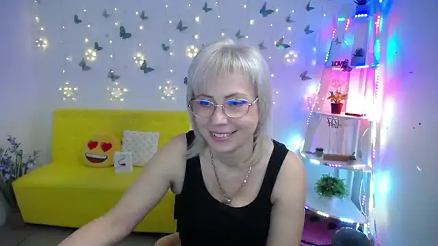 Snapshot of LaurenWishy chatting on 04.27.26 LaurenWishy online show from 04.27.26