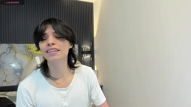 Snapshot of Sylasfrost chatting on 11.19.25 Sylasfrost online show from 11.19.25