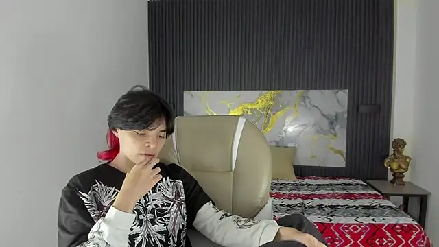 Snapshot of Sylasfrost chatting on 12.13.25 Sylasfrost online show from 12.13.25