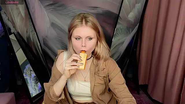 Snapshot of AnoraAmore chatting on 11.26.25 AnoraAmore online show from 11.26.25