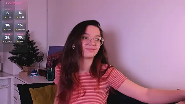 Snapshot of miabellee chatting on 12.14.25 miabellee online show from 12.14.25