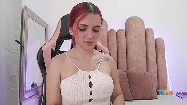 Snapshot of Camii_29 chatting on 12.17.25 Camii 29 online show from 12.17.25