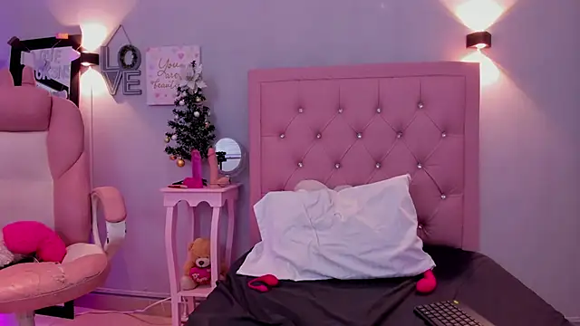 Snapshot of MiaWhiteBunny chatting on 12.02.25 MiaWhiteBunny online show from 12.02.25