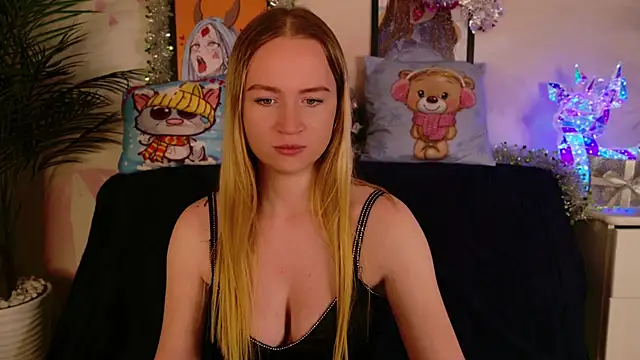 Snapshot of BigTitsLady- chatting on 12.15.25 BigTitsLady- online show from 12.15.25