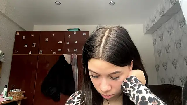 Snapshot of DebbiGoodknight chatting on 11.28.25 DebbiGoodknight online show from 11.28.25