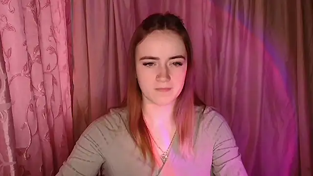 Snapshot of Illa_May chatting on 12.14.25 Illa May online show from 12.14.25