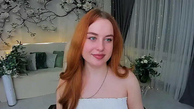 Snapshot of AirySilhouette chatting on 12.04.25 AirySilhouette online show from 12.04.25