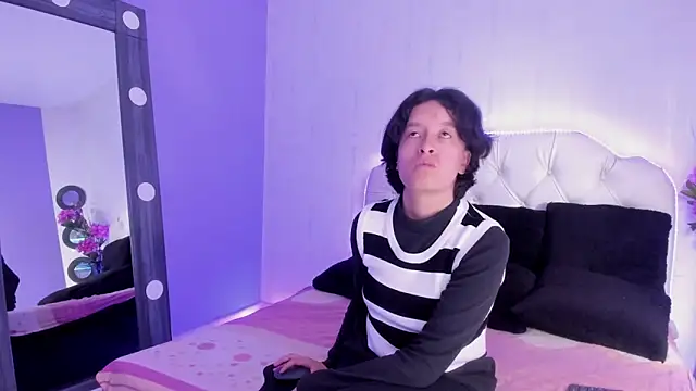 Snapshot of CoralAndOcean_ chatting on 12.02.25 CoralAndOcean online show from 12.02.25