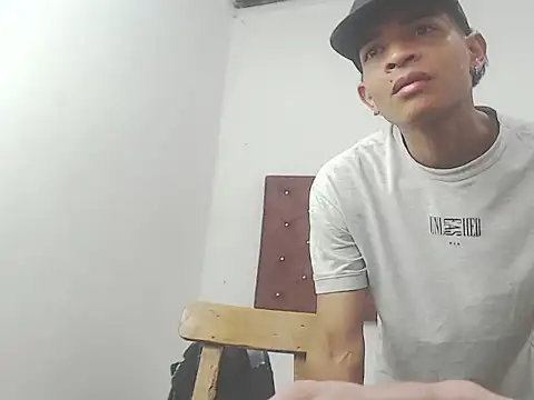 crissex3 online show from 02.20.26