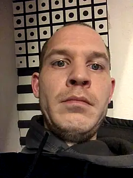 Snapshot of Spielzeugtwink chatting on 11.20.25 Spielzeugtwink online show from 11.20.25