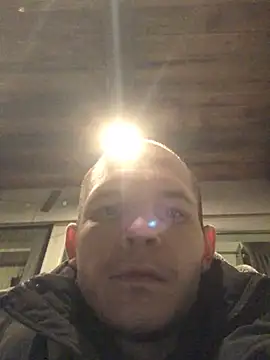 Snapshot of Spielzeugtwink chatting on 12.04.25 Spielzeugtwink online show from 12.04.25