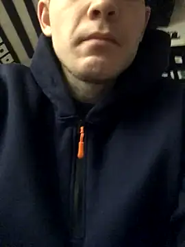 Snapshot of Spielzeugtwink chatting on 12.14.25 Spielzeugtwink online show from 12.14.25