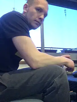Snapshot of Spielzeugtwink chatting on 04.22.26 Spielzeugtwink online show from 04.22.26