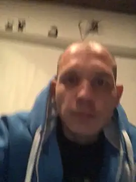Snapshot of Spielzeugtwink chatting on 05.19.26 Spielzeugtwink online show from 05.19.26