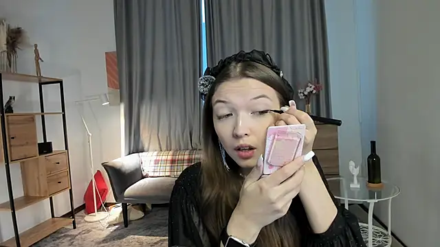 Snapshot of SalliePrutt chatting on 12.18.25 SalliePrutt online show from 12.18.25