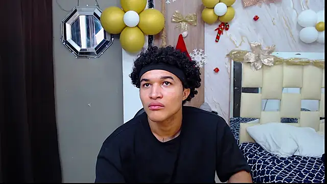 Snapshot of sweett_love_ chatting on 11.20.25 sweett love online show from 11.20.25