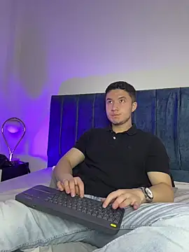 Snapshot of Ethan-Connor chatting on 11.20.25 Ethan-Connor online show from 11.20.25