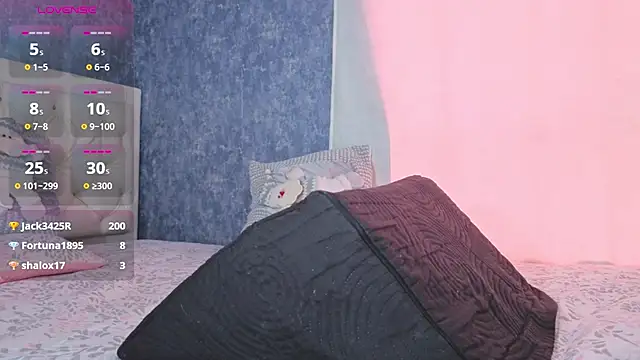 Snapshot of alicee_foox chatting on 12.16.25 alicee foox online show from 12.16.25