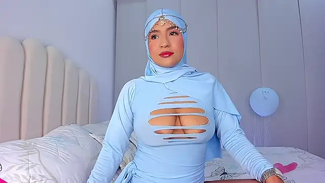 Snapshot of Amira-Zahra chatting on 04.22.26 Amira-Zahra online show from 04.22.26