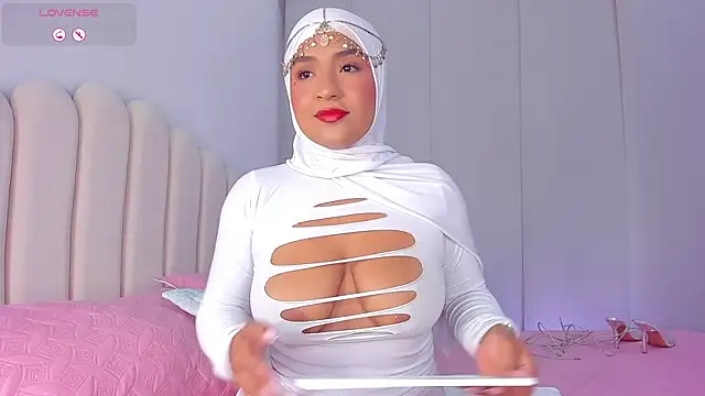 Snapshot of Amira-Zahra chatting on 06.15.26 Amira-Zahra online show from 06.15.26