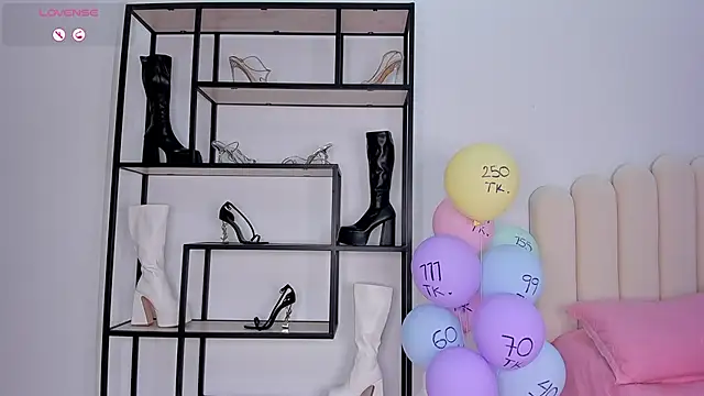 Snapshot of Amira-Zahra chatting on 06.27.26 Amira-Zahra online show from 06.27.26