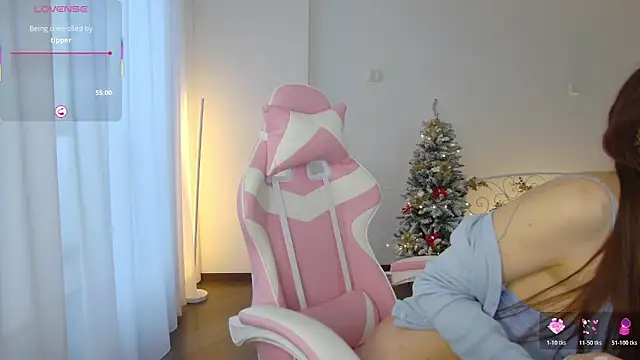 Snapshot of NamiHatter chatting on 12.16.25 NamiHatter online show from 12.16.25