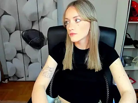 EvelynBlond online show from 11.27.25