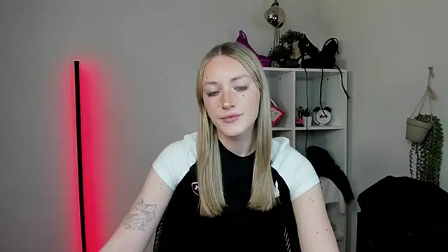 EvelynBlond online show from 04.01.26