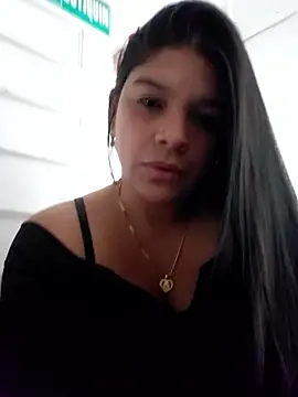 Snapshot of Layla-daring chatting on 05.19.26 Layla-daring online show from 05.19.26