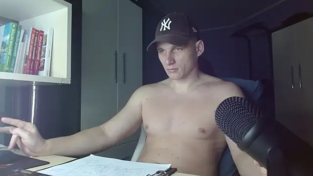 Snapshot of Poliglotjoe1 chatting on 11.28.25 Poliglotjoe1 online show from 11.28.25