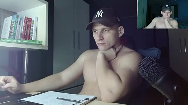 Snapshot of Poliglotjoe1 chatting on 11.29.25 Poliglotjoe1 online show from 11.29.25