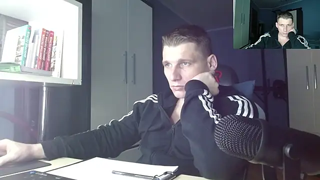 Snapshot of Poliglotjoe1 chatting on 11.30.25 Poliglotjoe1 online show from 11.30.25