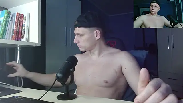 Snapshot of Poliglotjoe1 chatting on 12.04.25 Poliglotjoe1 online show from 12.04.25