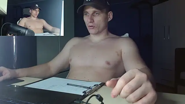 Snapshot of Poliglotjoe1 chatting on 12.13.25 Poliglotjoe1 online show from 12.13.25