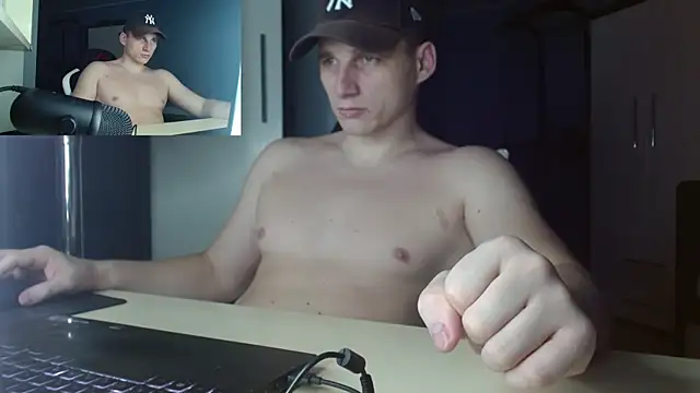 Snapshot of Poliglotjoe1 chatting on 12.16.25 Poliglotjoe1 online show from 12.16.25