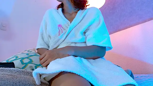 Snapshot of lanna_w chatting on 12.04.25 lanna w online show from 12.04.25