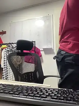 Snapshot of charlie_bass chatting on 11.25.25 charlie bass online show from 11.25.25