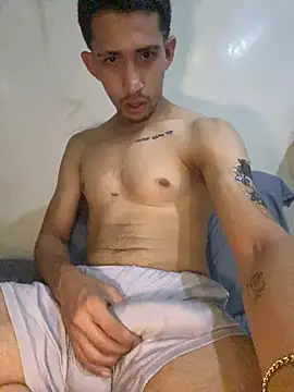 Snapshot of charlie_bass chatting on 11.27.25 charlie bass online show from 11.27.25