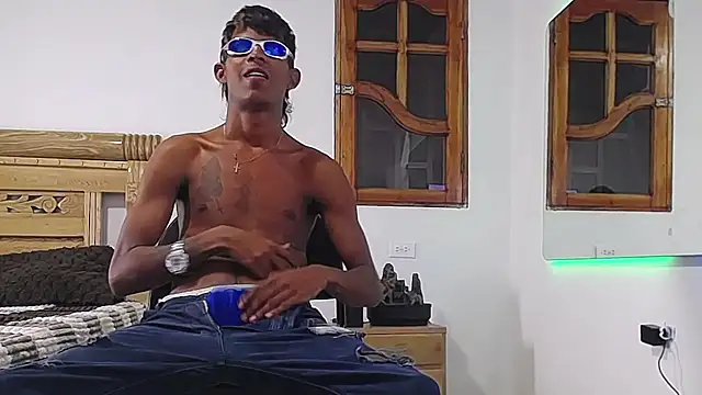 Snapshot of black_boy22_ chatting on 12.01.25 black boy22 online show from 12.01.25