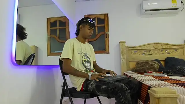 Snapshot of black_boy22_ chatting on 12.03.25 black boy22 online show from 12.03.25