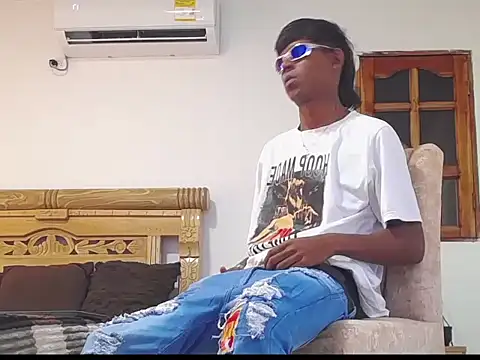 Snapshot of black_boy22_ chatting on 12.04.25 black boy22 online show from 12.04.25