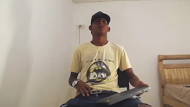 Snapshot of black_boy22_ chatting on 12.14.25 black boy22 online show from 12.14.25