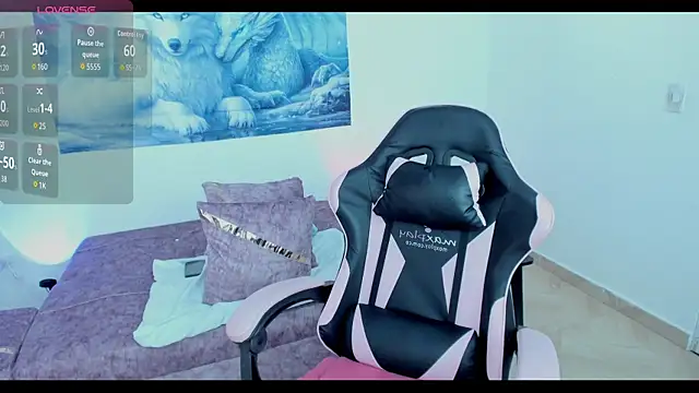 Snapshot of Mia_King_ chatting on 12.04.25 Mia King online show from 12.04.25