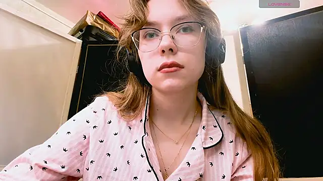 Snapshot of LouettaTornese chatting on 11.24.25 LouettaTornese online show from 11.24.25