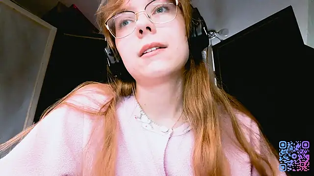 Snapshot of LouettaTornese chatting on 11.29.25 LouettaTornese online show from 11.29.25